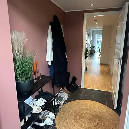 Two-bedroom Apartment, Free Parking, Perfect For Exploring דירה *