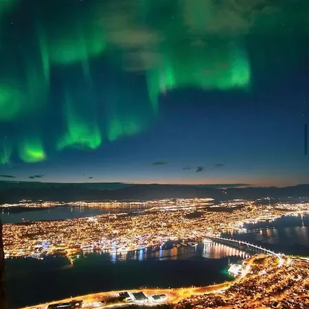 Two-bedroom Apartment, Free Parking, Perfect For Exploring 아파트