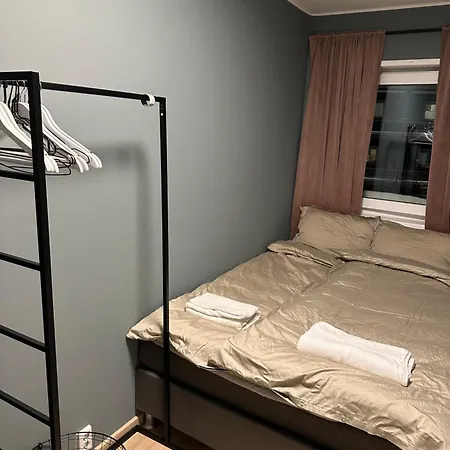 Two-bedroom Apartment, Free Parking, Perfect For Exploring Leilighet *